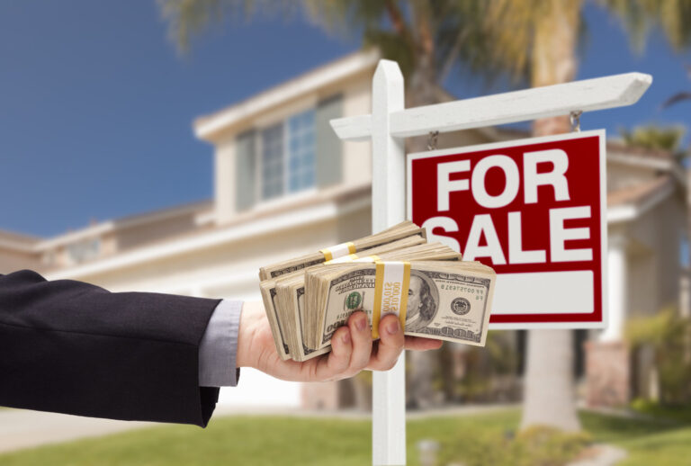 Exploring the Advantages of Cash Buyers in Estate Property Sales