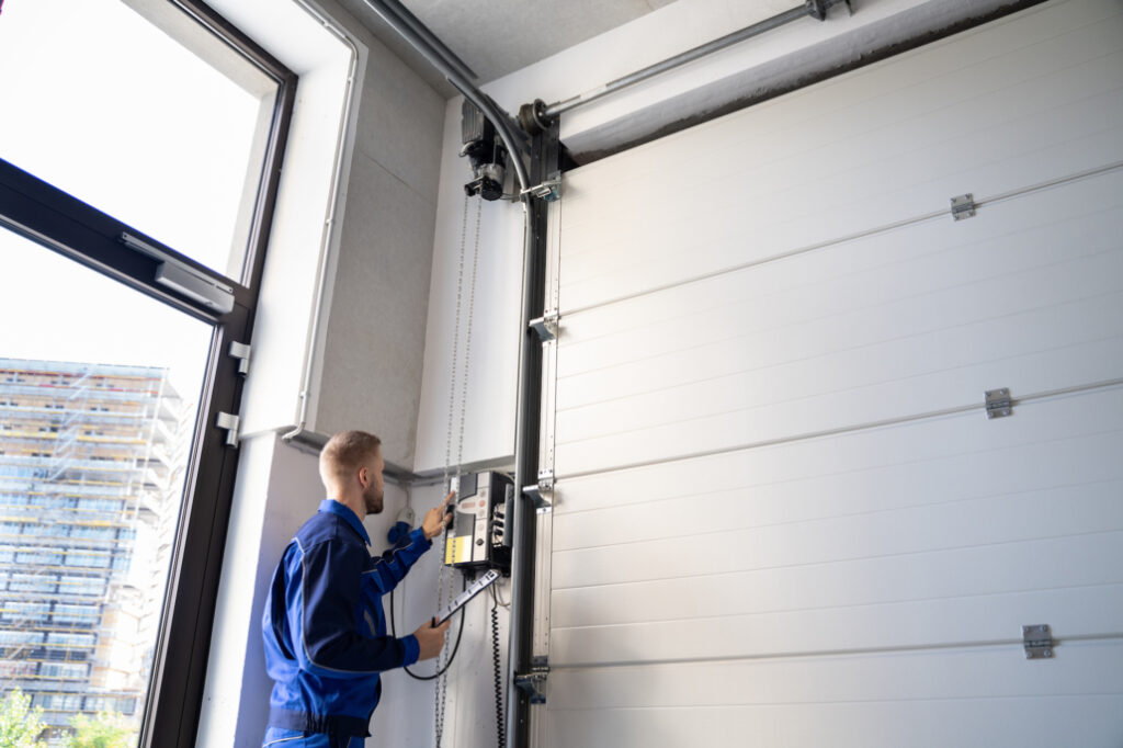 RESIDENTIAL & COMMERCIAL GARAGE DOOR EXPERTS